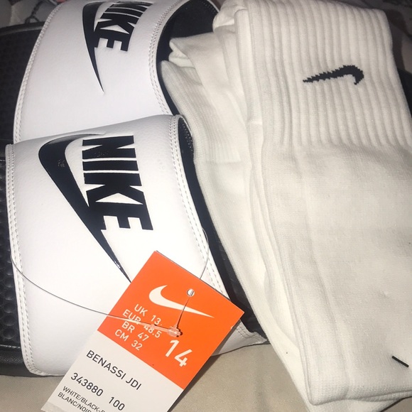Nike slides and socks - Picture 3 of 3